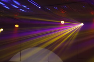 Sahnede Lazer Işıkları