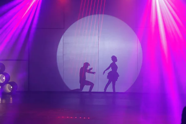 Táncosok Árnyék Sziluett Színpadon — Stock Fotó