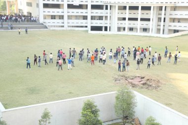 Kolaj Kampüsündeki Tıp Öğrencileri