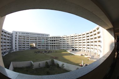 Kolaj Kampüsündeki Tıp Öğrencileri