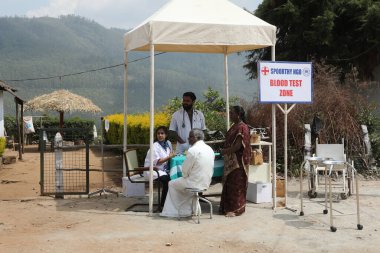 Rajamundry Andhra Pradesh, 6 Mart 2022 'de Hindistan' ın kırsal kesimindeki ücretsiz tıp kampı.