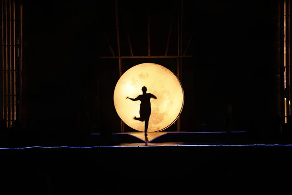 Silhouette Ballerina Nel Tramonto Della Luna — Foto Stock