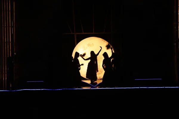 Dancers Silhouette Moonlight Stage — Stock Photo, Image