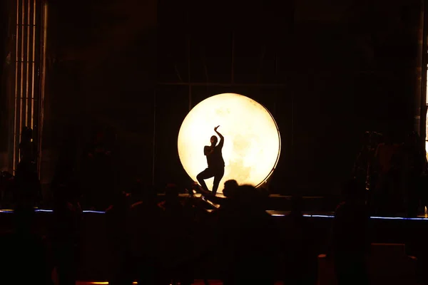 Táncos Sziluett Holdfényben — Stock Fotó
