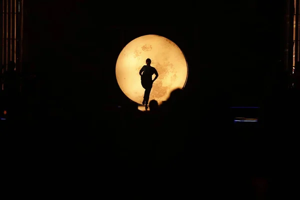 Silhueta Dançarina Moonset — Fotografia de Stock