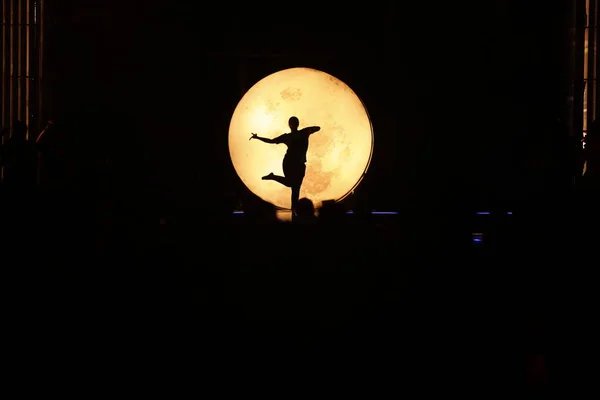 Dancer Silhouette Moonset — Stock Photo, Image