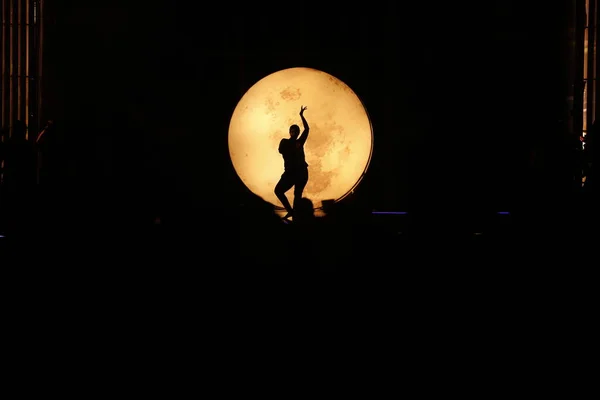 Dansare Ljuddämpare Moonset — Stockfoto
