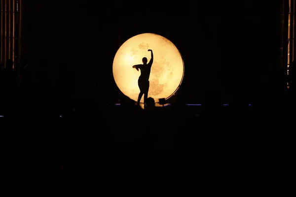 Dancer Silhouette Moonset — Stock Photo, Image