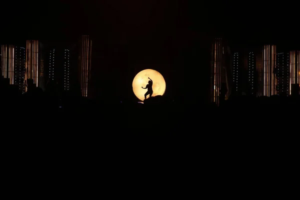 Dancer Silhouette Moonset — Stock Photo, Image