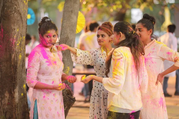 Friends Celebrating Holi Festival March 2021 Hyderabad India — Stock Photo, Image