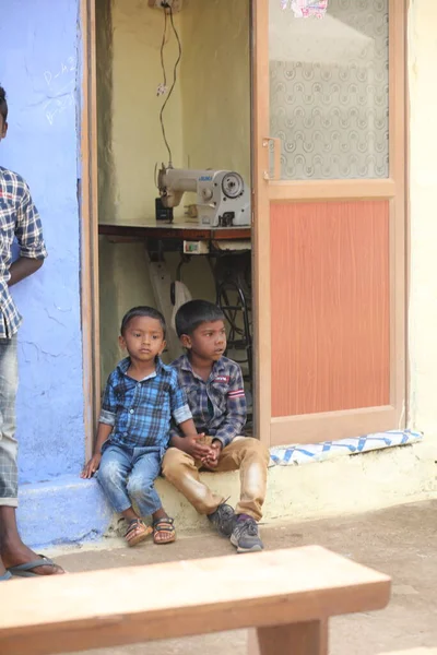 Crianças Assistindo Hyderabad Índia Março 2022 — Fotografia de Stock