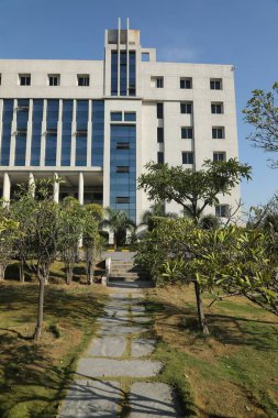 Kolaj Binası 'nın dışı