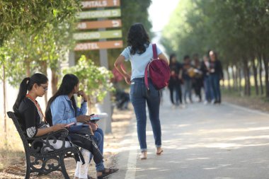 Kolaj Kampüsündeki Tıp Öğrencileri 6 Mart 2022 Hyderabad Hindistan