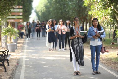 Kolaj Kampüsündeki Tıp Öğrencileri 6 Mart 2022 Hyderabad Hindistan