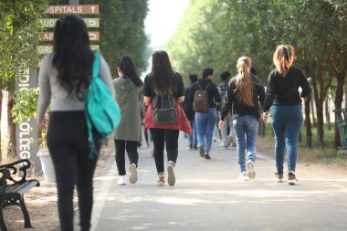 Kolaj Kampüsündeki Tıp Öğrencileri 6 Mart 2022 Hyderabad Hindistan