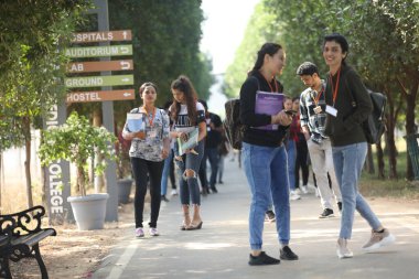 Kolaj Kampüsündeki Tıp Öğrencileri 6 Mart 2022 Hyderabad Hindistan