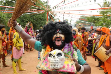 Hint Geleneksel Dansçılar, 6 Mart 2022 'de Hyderabad Karnavalı' nda kılık değiştirdiler.