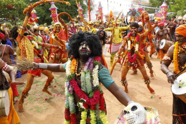 Hint Geleneksel Dansçılar, 6 Mart 2022 'de Hyderabad Karnavalı' nda kılık değiştirdiler.