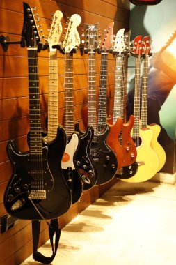 Müzik Enstrümanı Gitarları