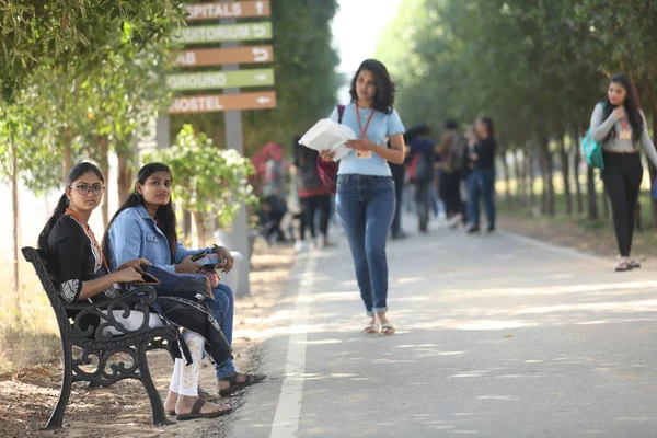 Kolaj Kampüsündeki Tıp Öğrencileri 6 Mart 2022 Hyderabad Hindistan