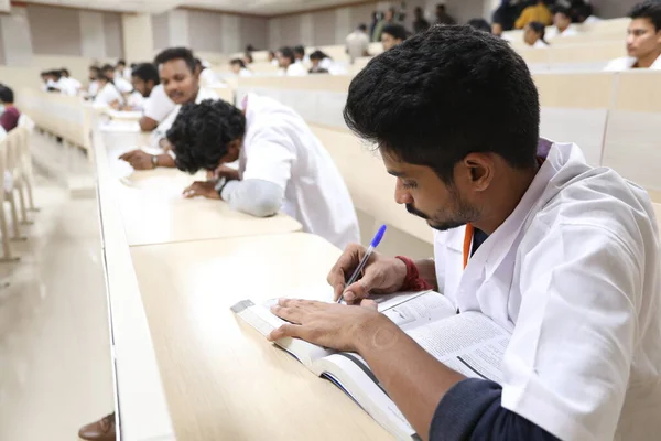 6 Mart 2022 Hyderabad Hindistan Tıp Fakültesi