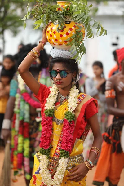 Indiai Hagyományos Táncosok Egy Öltözékben Karnevál Hyderabad India Március 2022 — Stock Fotó