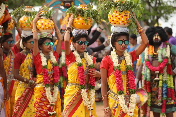 Danseurs Traditionnels Indiens Tenue Carnaval Hyderabad Inde Mars 2022 — Photo