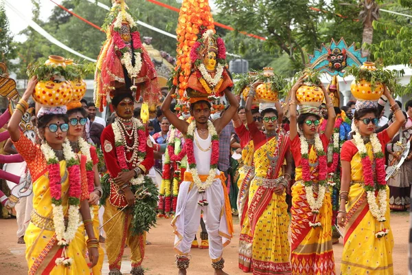 Danseurs Traditionnels Indiens Tenue Carnaval Hyderabad Inde Mars 2022 — Photo