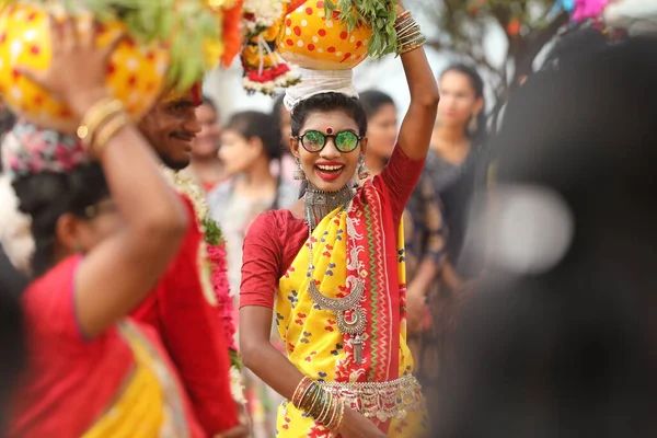 Indiase Traditionele Dansers Een Kostuum Carnaval Hyderabad India Maart 2022 — Stockfoto