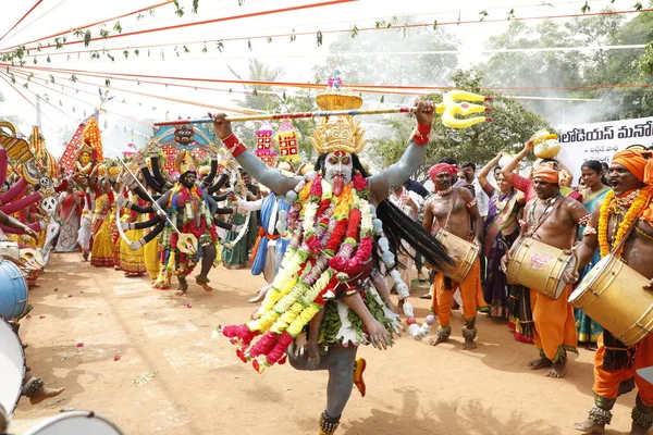 Tradycyjne Tancerki Indyjskie Przebraniu Hyderabad India Marca 2022 — Zdjęcie stockowe