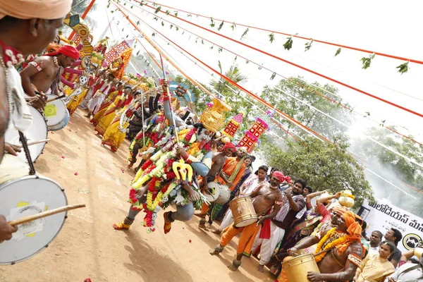 Ινδοί Παραδοσιακοί Χορευτές Μια Αμφίεση Hyderabad Ινδία Μαρτίου 2022 — Φωτογραφία Αρχείου