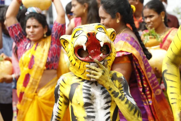 Bailarines Tradicionales Indios Con Atuendo Hyderabad India Marzo 2022 —  Fotos de Stock