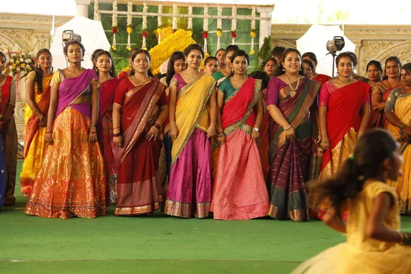 Meninas Indianas Função Com Vestido Tradicional Março 2022 Hyderabad Índia — Fotografia de Stock