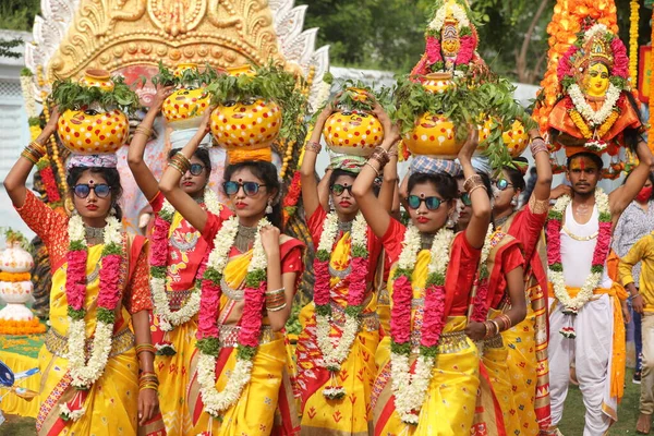 Dançarinos Tradicionais Indianos Getup Carnaval Hyderabad Índia Março 2022 — Fotografia de Stock