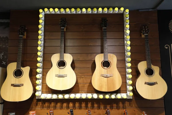 Instrumento Música Guitarras Exhibición —  Fotos de Stock