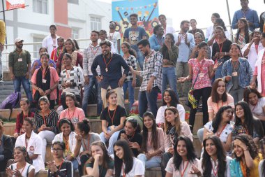 Hyderabad 5 Mart 2022 'de Hindistan Açık Hava Konferans Salonu' nda izleyiciler