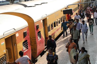 Hyderabad İstasyonu 'nda tren 5 Mart 2022