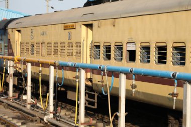 Hyderabad İstasyonu 'nda tren 5 Mart 2022