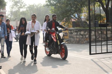 Kolaj Kampüsündeki Tıp Öğrencileri 6 Mart 2022 Hyderabad Hindistan