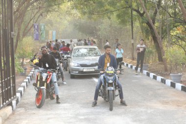 Hindistan Koleji öğrencileri 5 Mart 2022 'de Hyderabad Hindistan' da protesto gösterisi düzenledi.