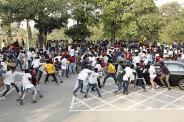 Hindistan Koleji öğrencileri 5 Mart 2022 'de Hyderabad Hindistan' da protesto gösterisi düzenledi.
