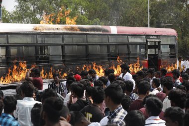 Hyderabad Hindistan 'da 6 Mart 2022' de kolaj öğrencileri tarafından yakıldı.