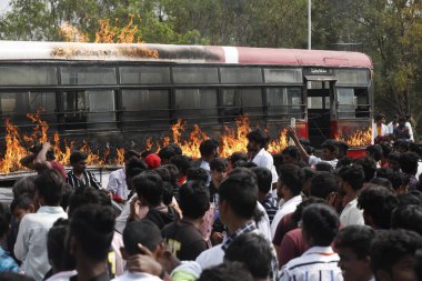 Hyderabad Hindistan 'da 6 Mart 2022' de kolaj öğrencileri tarafından yakıldı.