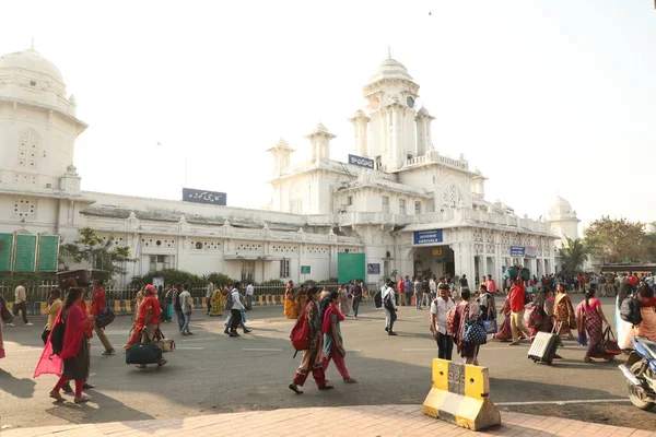 Επιβάτες Σιδηροδρομικό Σταθμό Hyderabad Ινδία Μαρτίου 2022 — Φωτογραφία Αρχείου