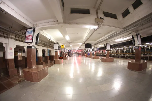 Passageiros Uma Estação Ferroviária Hyderabad Índia Março 2022 — Fotografia de Stock