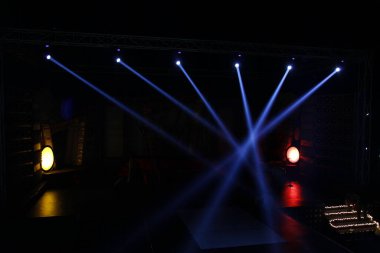 Sahnedeki Işıklar Dekorasyonu