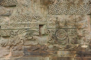 Tapınaktaki Taş 'ta Tanrı heykeli