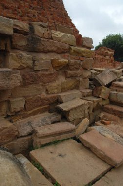 Tapınaktaki Taş 'ta Tanrı heykeli