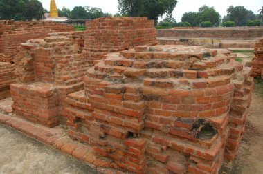 Tapınaktaki Taş 'ta Tanrı heykeli