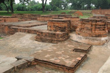 Tapınaktaki Taş 'ta Tanrı heykeli
